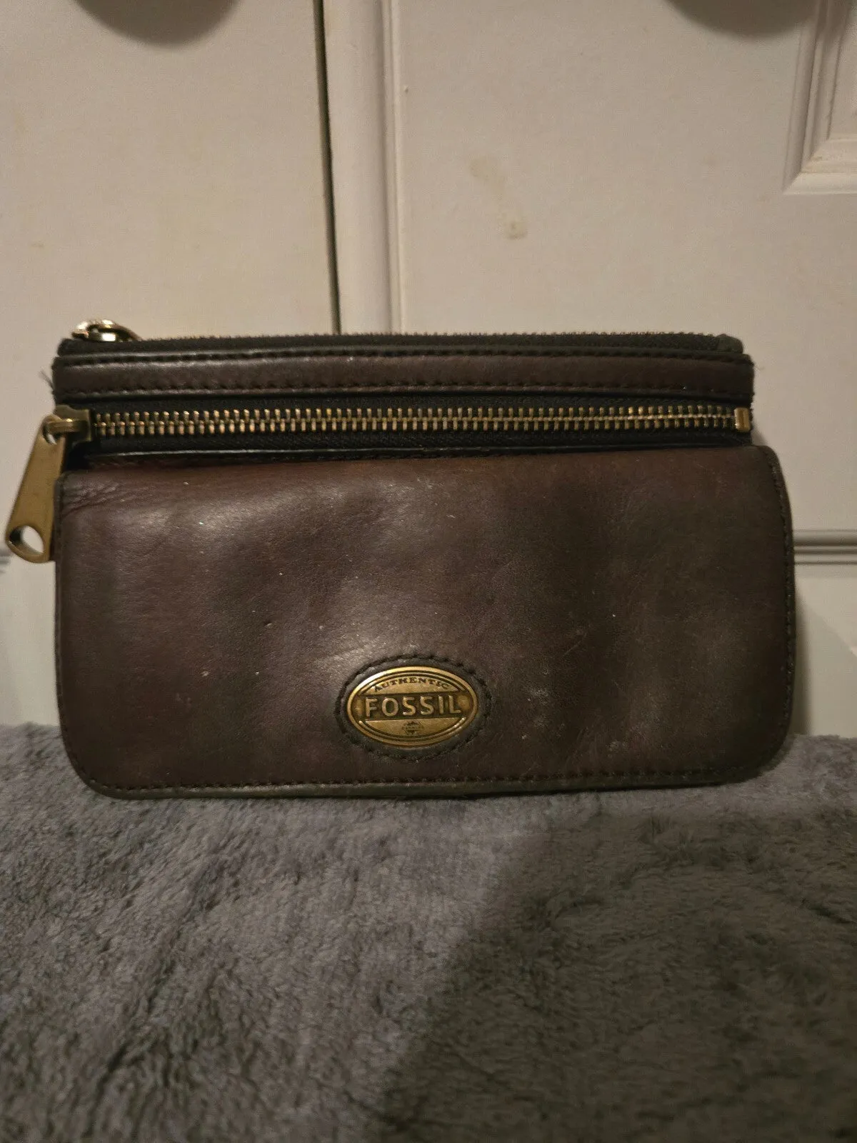 Brown Fossil leather zip wallet clutch with gold-tone hardware